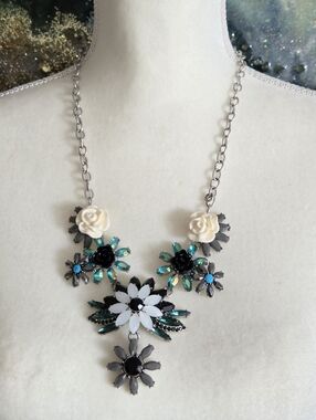 Joan Rivers Blue Garden Necklace Jasmine Floral